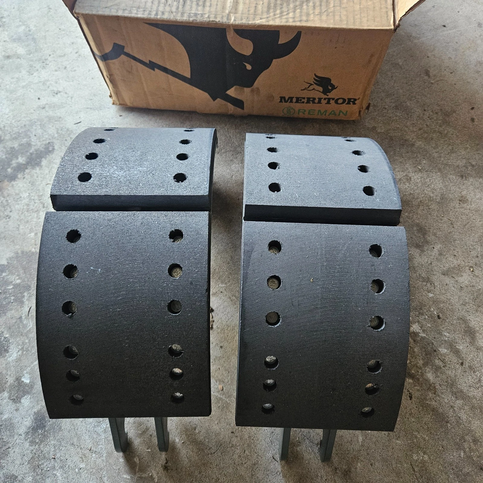 New Meritor Break Shoes BRK12828860 ,XSMA3124715QP Platinum Shield
