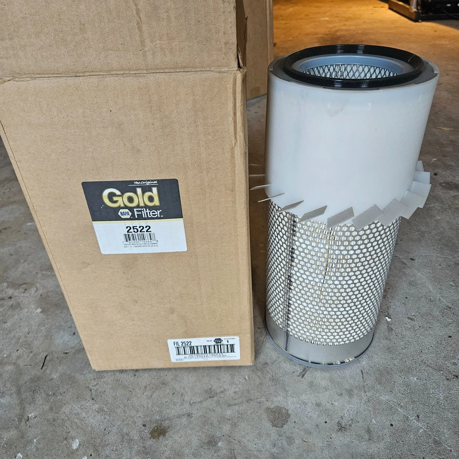 New NAPA GOLD AIR FILTER 2522(Caterpillar)